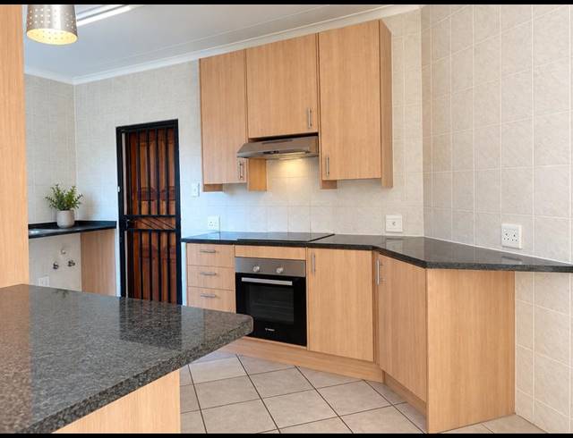 3 BEDROOM HOUSE FOR SALE IN THATCHFIELD